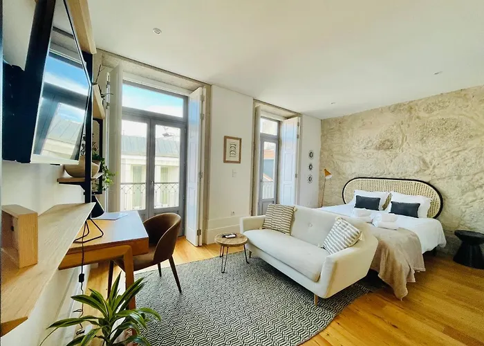 Lindo Em Zona Central, Batalha - - L Oporto