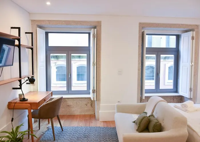 Daire Lindo Em Zona Central, Batalha - - L